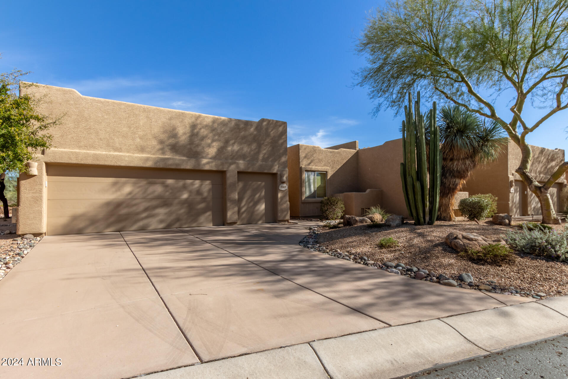 27825 North Quail Spring Road Rio Verde, AZ 85263 - Photo 2 of 29 2 1/2 garage