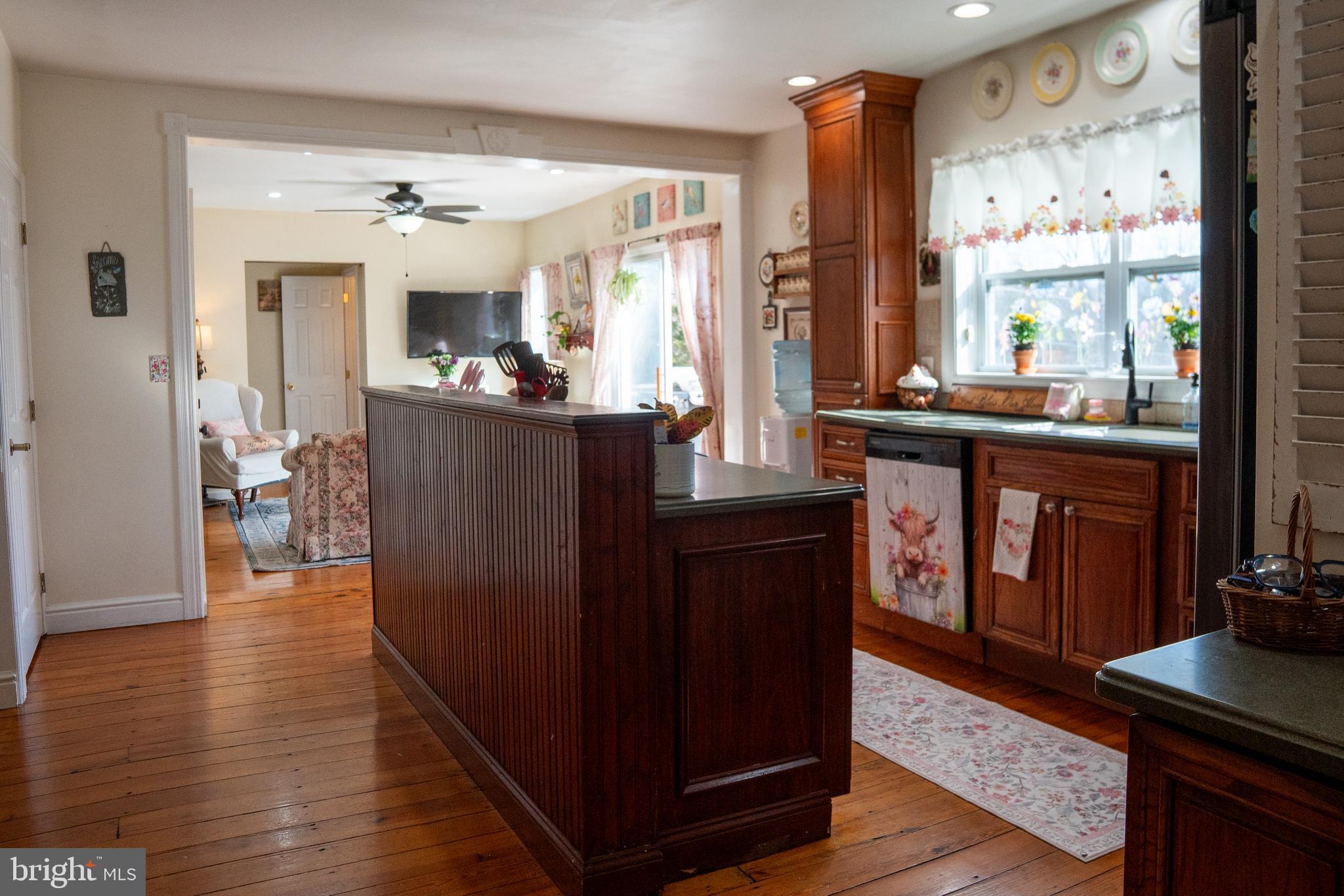 496 Covered Bridge Road Quakertown, PA 18951 - Photo 4 of 29 Main unit kitchen