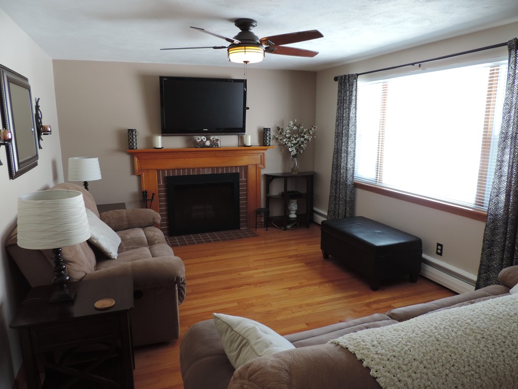 9 Riviera Drive Enfield, CT 06082 - Photo 3 of 29 Gallery Image 3