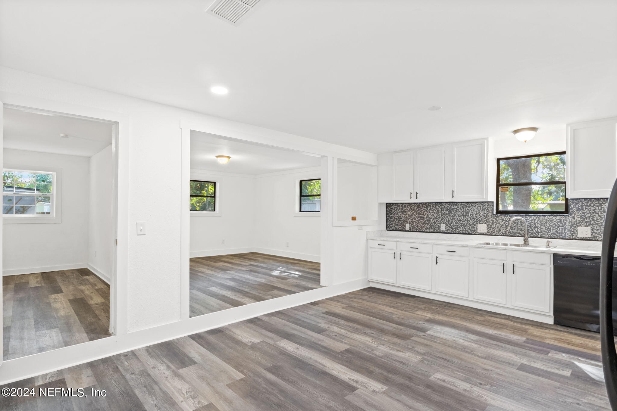 5830 Geranium Road Jacksonville, FL 32209 - Photo 5 of 23 9-web-or-mls-IMG_6484