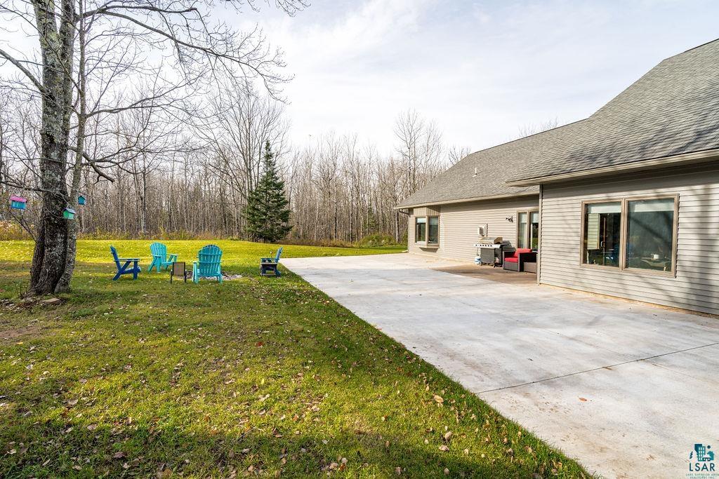 6048 Lakewood Road Duluth, MN 55804 - Photo 14 of 65 View of green lawn with a patio