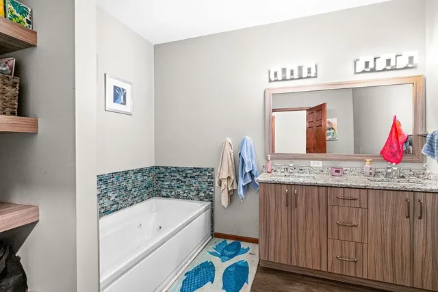 $789,000 | 6048 Lakewood Road, Duluth, MN 55804