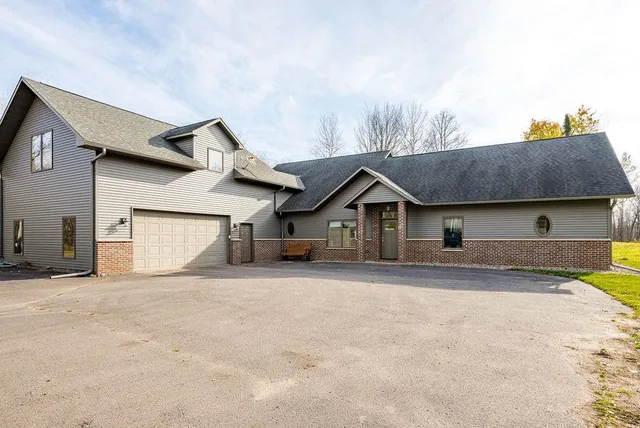 $789,000 | 6048 Lakewood Road, Duluth, MN 55804