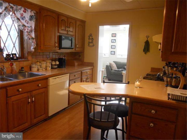 357 Yarnall Drive Springfield, PA 19064 - Photo 5 of 18
