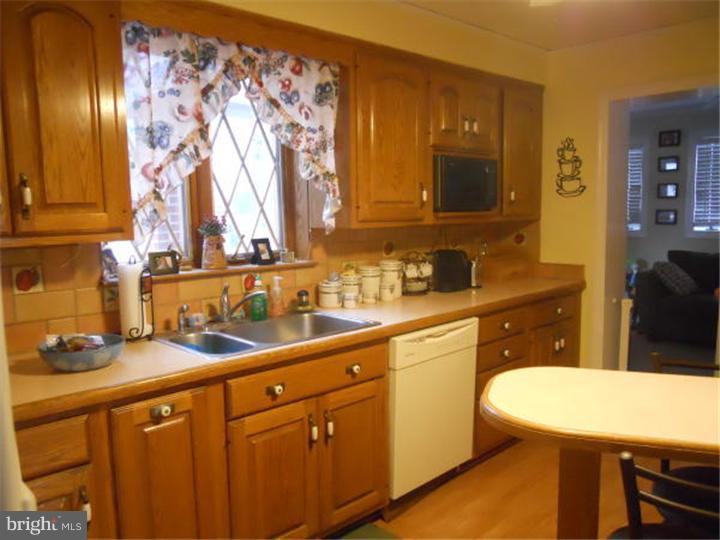 357 Yarnall Drive Springfield, PA 19064 - Photo 6 of 18 Kitchen