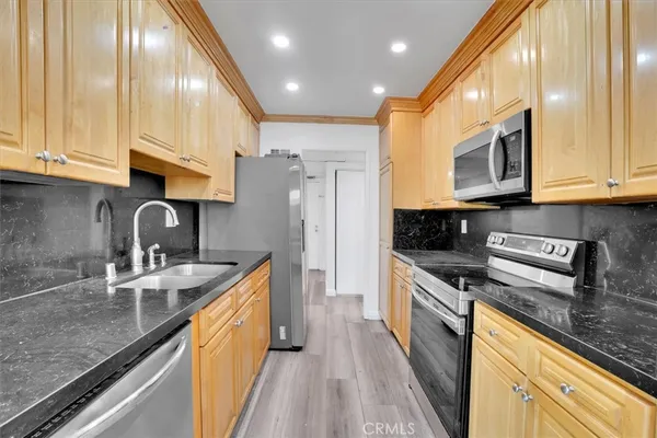 $3,950 | 5412 Lindley Avenue, Unit 110, Encino, CA 91316