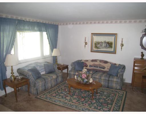 126 Maple Street Rochester, PA 15074 - Photo 3 of 11 Living Room.