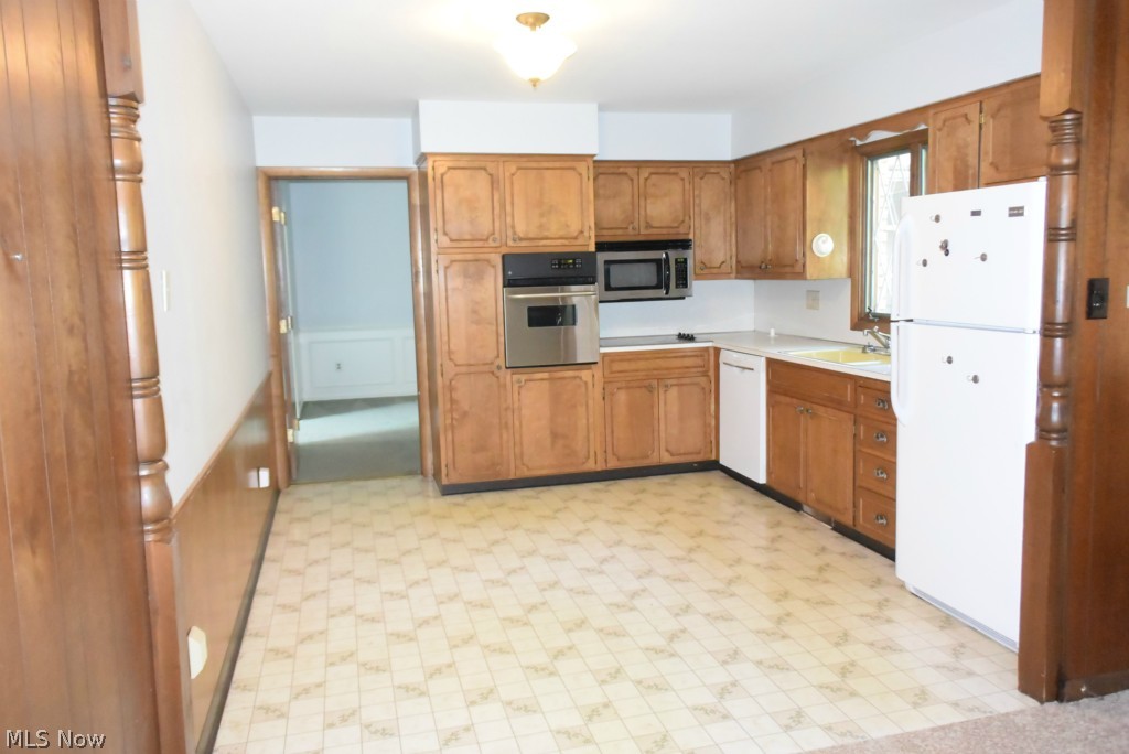 3672 Oak Road Stow, OH 44224 - Photo 9 of 23 Kitchen
