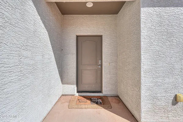 a view of empty room with window