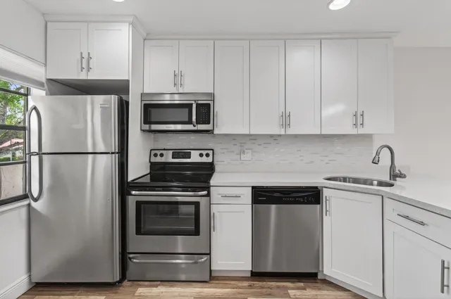$285,000 | 8536 Casa Del Lago, Unit 49B, Boca Raton, FL 33433