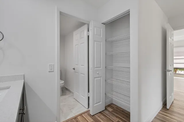 $285,000 | 8536 Casa Del Lago, Unit 49B, Boca Raton, FL 33433