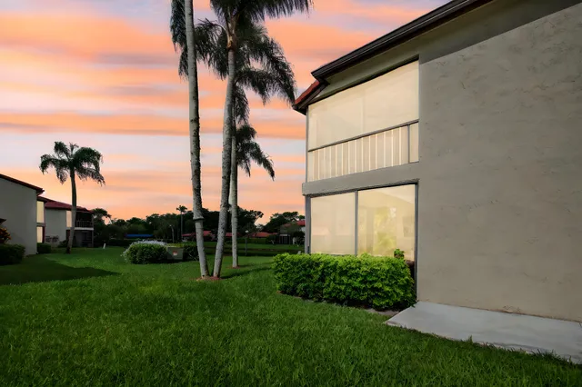 $285,000 | 8536 Casa Del Lago, Unit 49B, Boca Raton, FL 33433