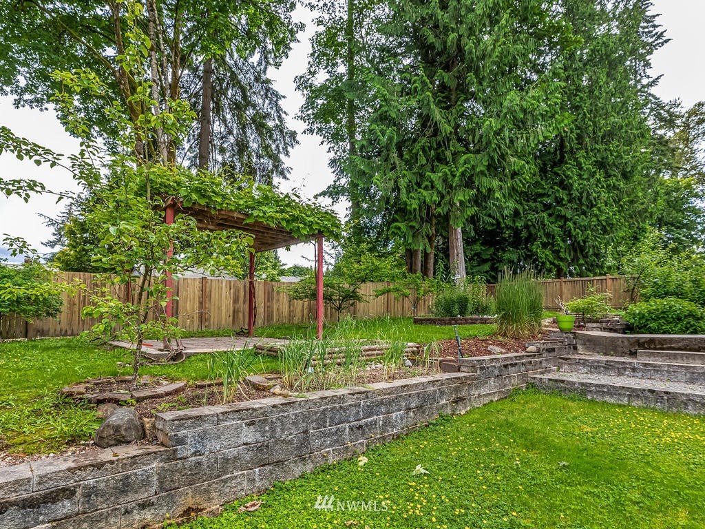 5111 Northeast 25th Street Renton, WA 98059 - Photo 27 of 29 a backyard of a house with lots of green space