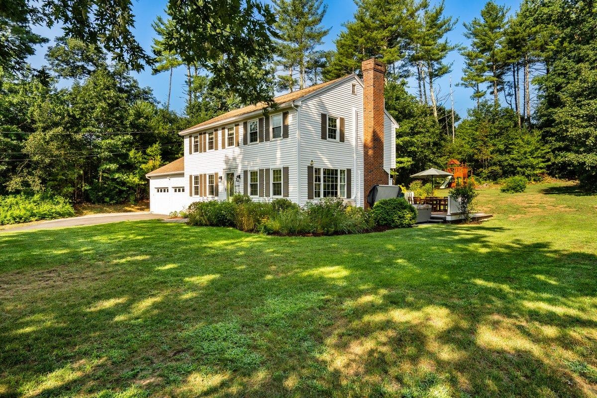 9 Evergreen Circle Litchfield, NH 03052 - Photo 13 of 36