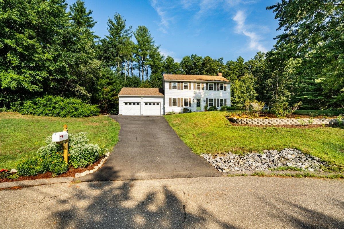 9 Evergreen Circle Litchfield, NH 03052 - Photo 2 of 36