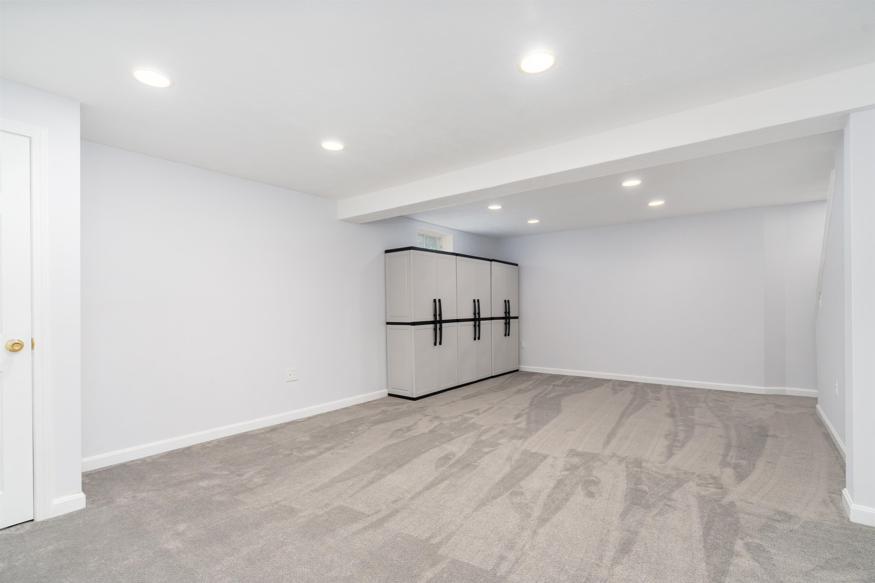 9 Evergreen Circle Litchfield, NH 03052 - Photo 26 of 36