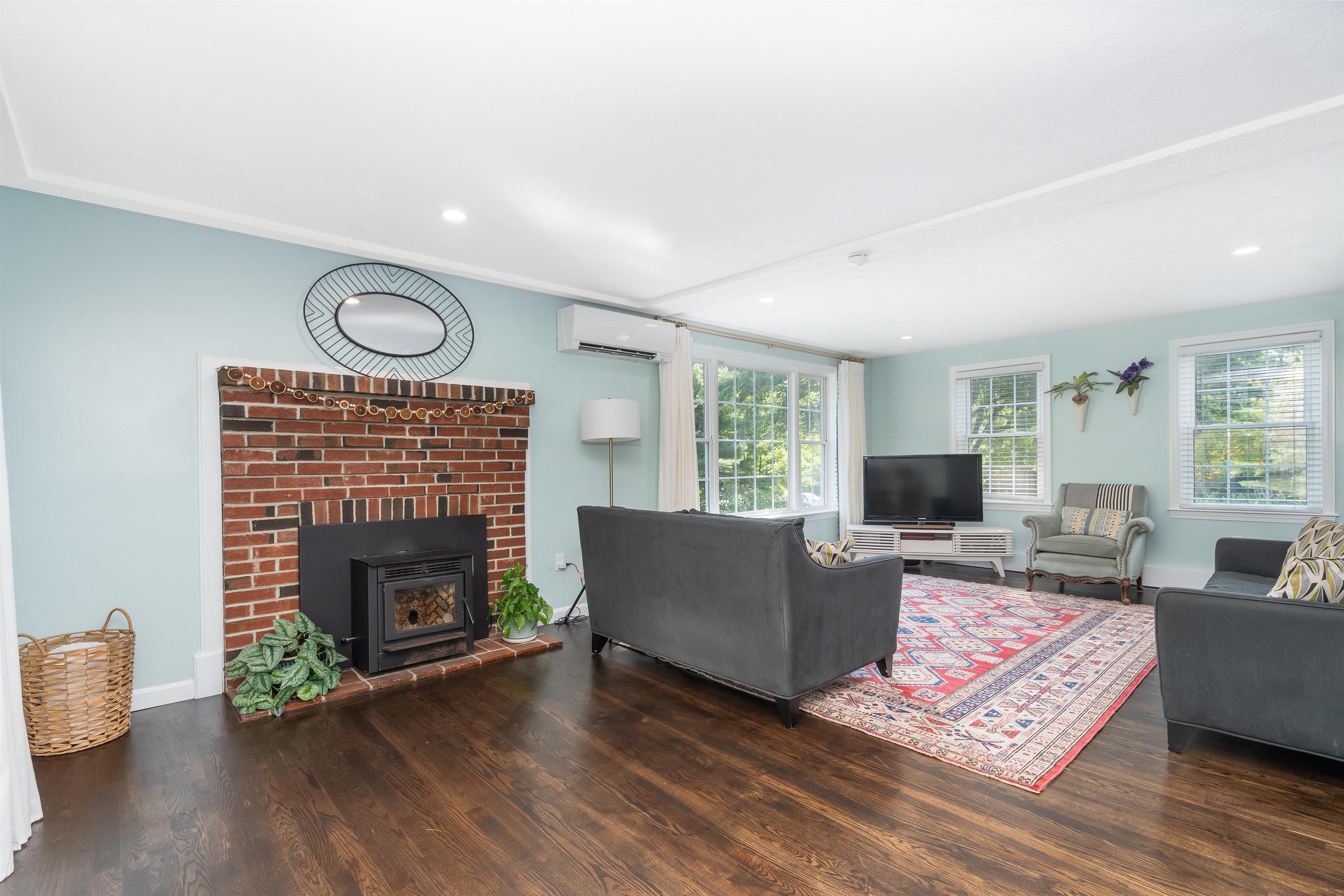 9 Evergreen Circle Litchfield, NH 03052 - Photo 4 of 36