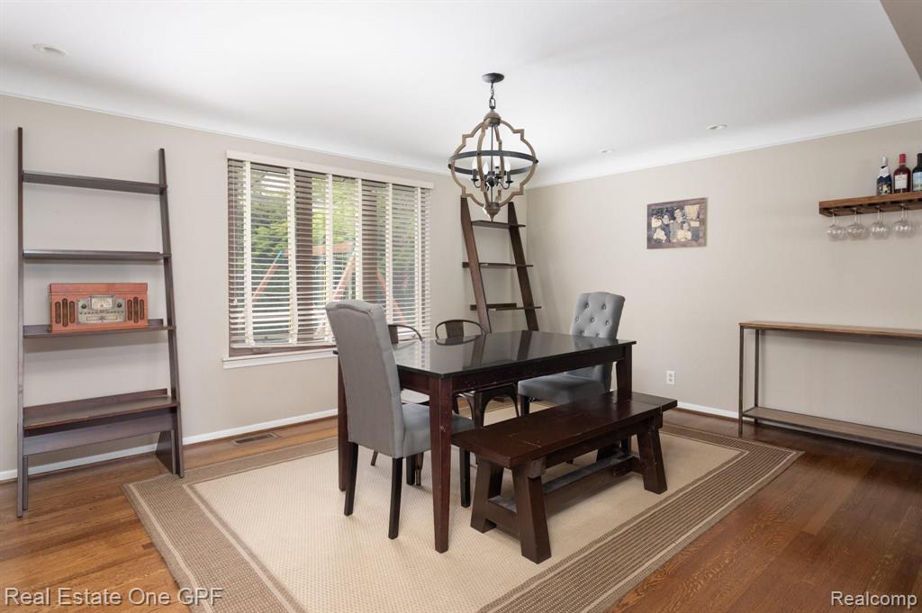 559 Cook Road Grosse Pointe Woods, MI 48236 - Photo 14 of 47