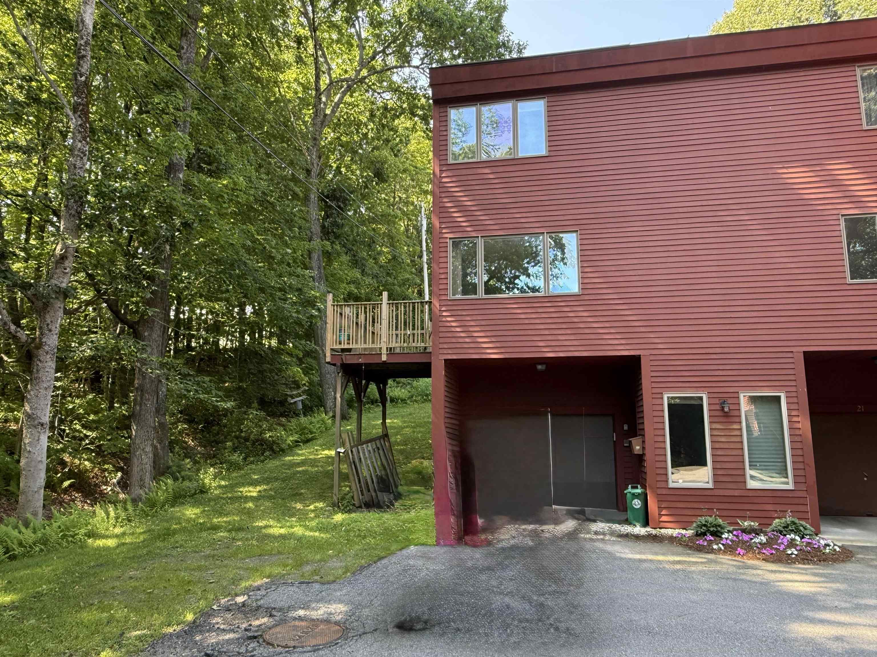 23 Robin Way Brattleboro, VT 05301 - Photo 1 of 24