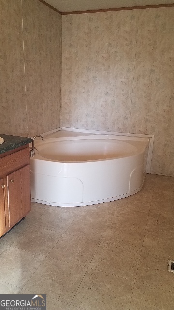 2331 Kesler Road Carnesville, GA 30521 - Photo 38 of 50 a bathroom with a bathtub