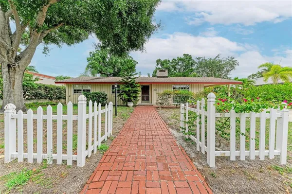 $2,800 | 1827 Alta Vista Street, Sarasota, FL 34236