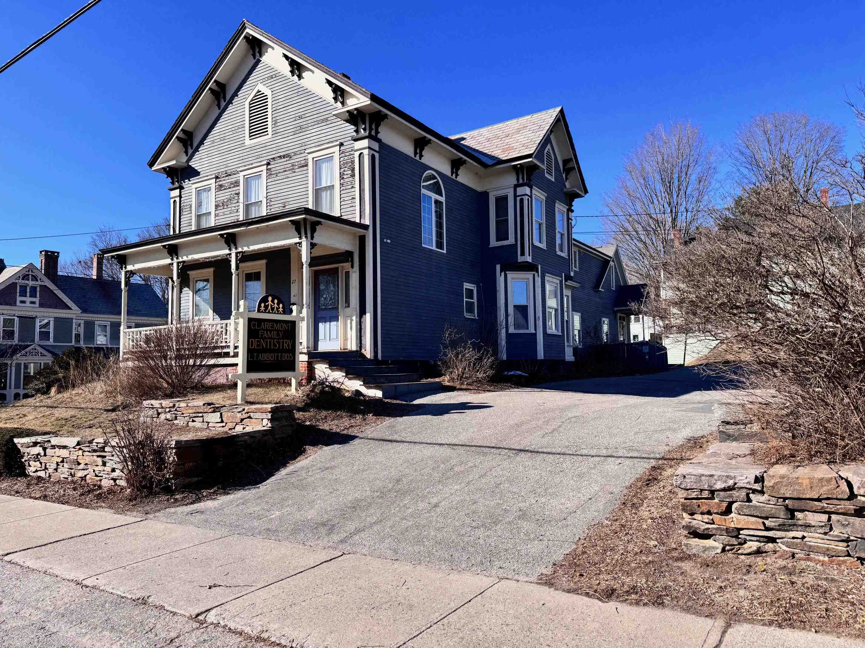 27 Myrtle Street Claremont, NH 03743 - Photo 1 of 41