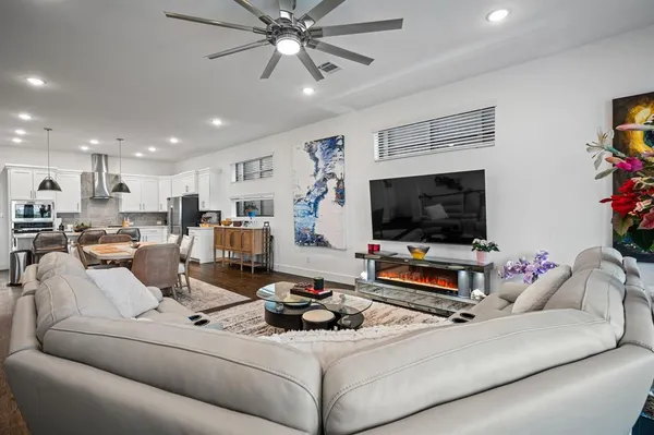 $3,900 | 802 Resort Drive, Rowlett, TX 75088