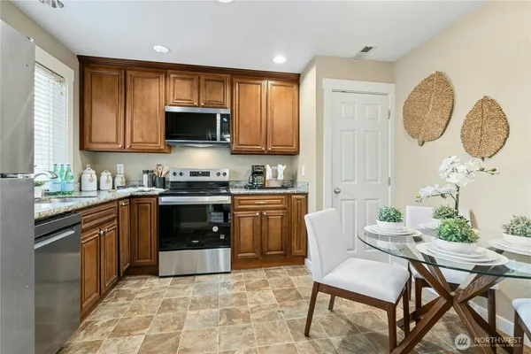 $330,000 | 9515 Northeast 180th Street, Unit C101, Bothell, WA 98011
