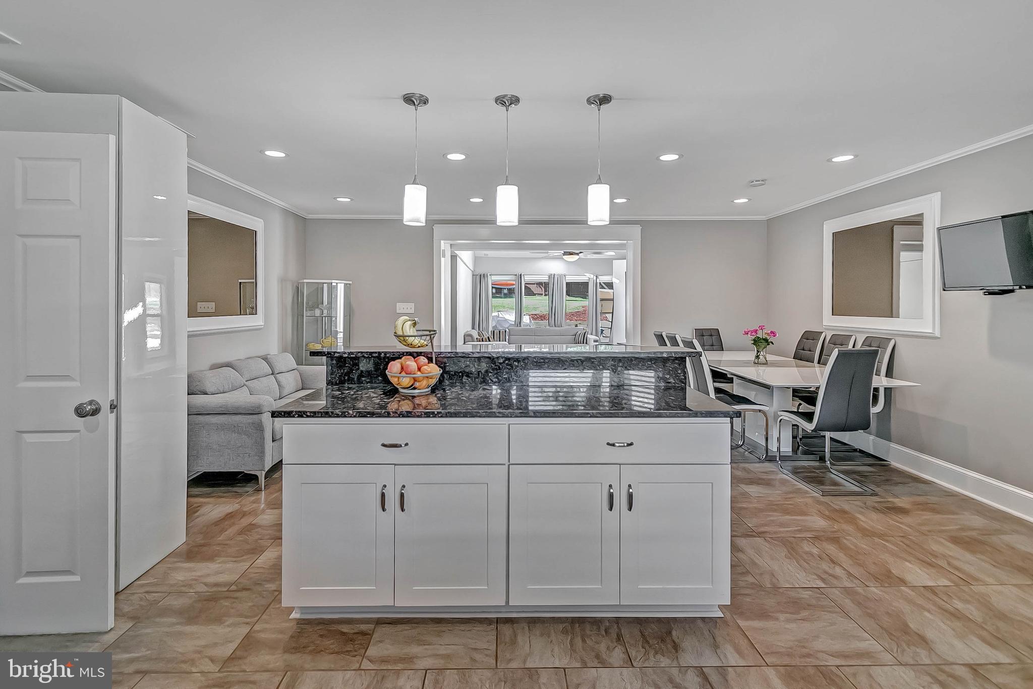 7207 Giles Place Springfield, VA 22150 - Photo 8 of 55