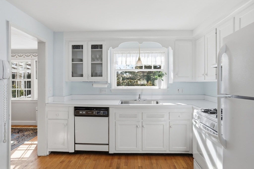 2 Canterbury Road Winchester, MA 01890 - Photo 11 of 33