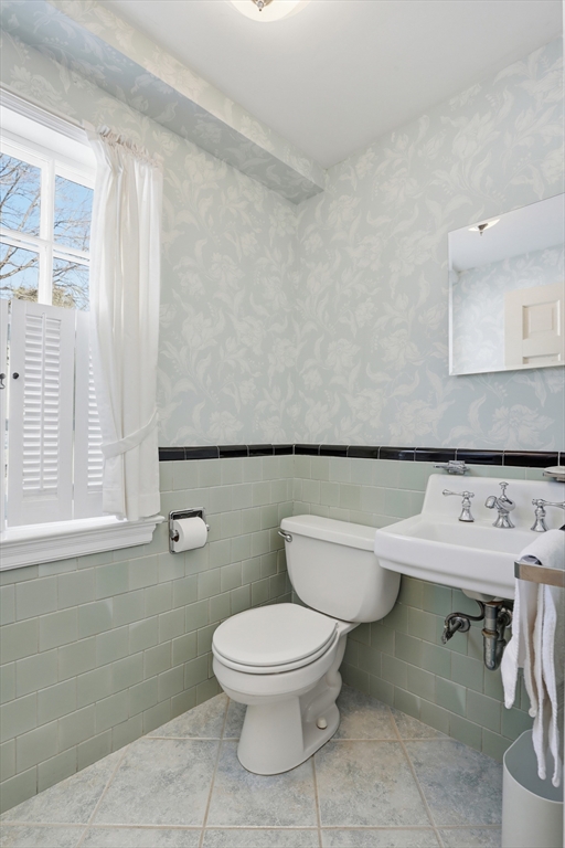 2 Canterbury Road Winchester, MA 01890 - Photo 17 of 33