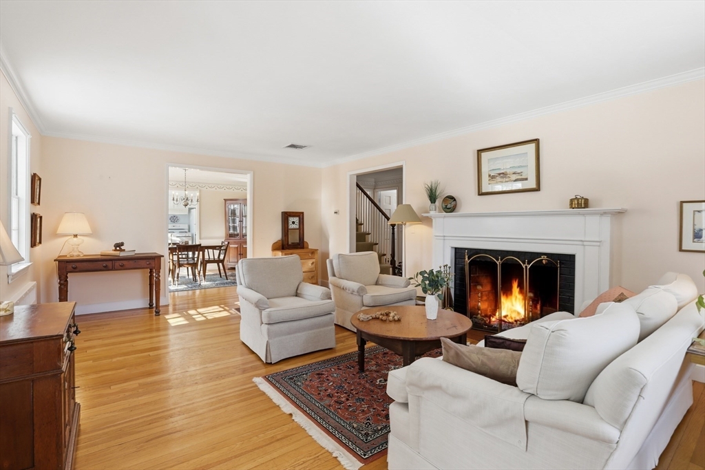 2 Canterbury Road Winchester, MA 01890 - Photo 5 of 33