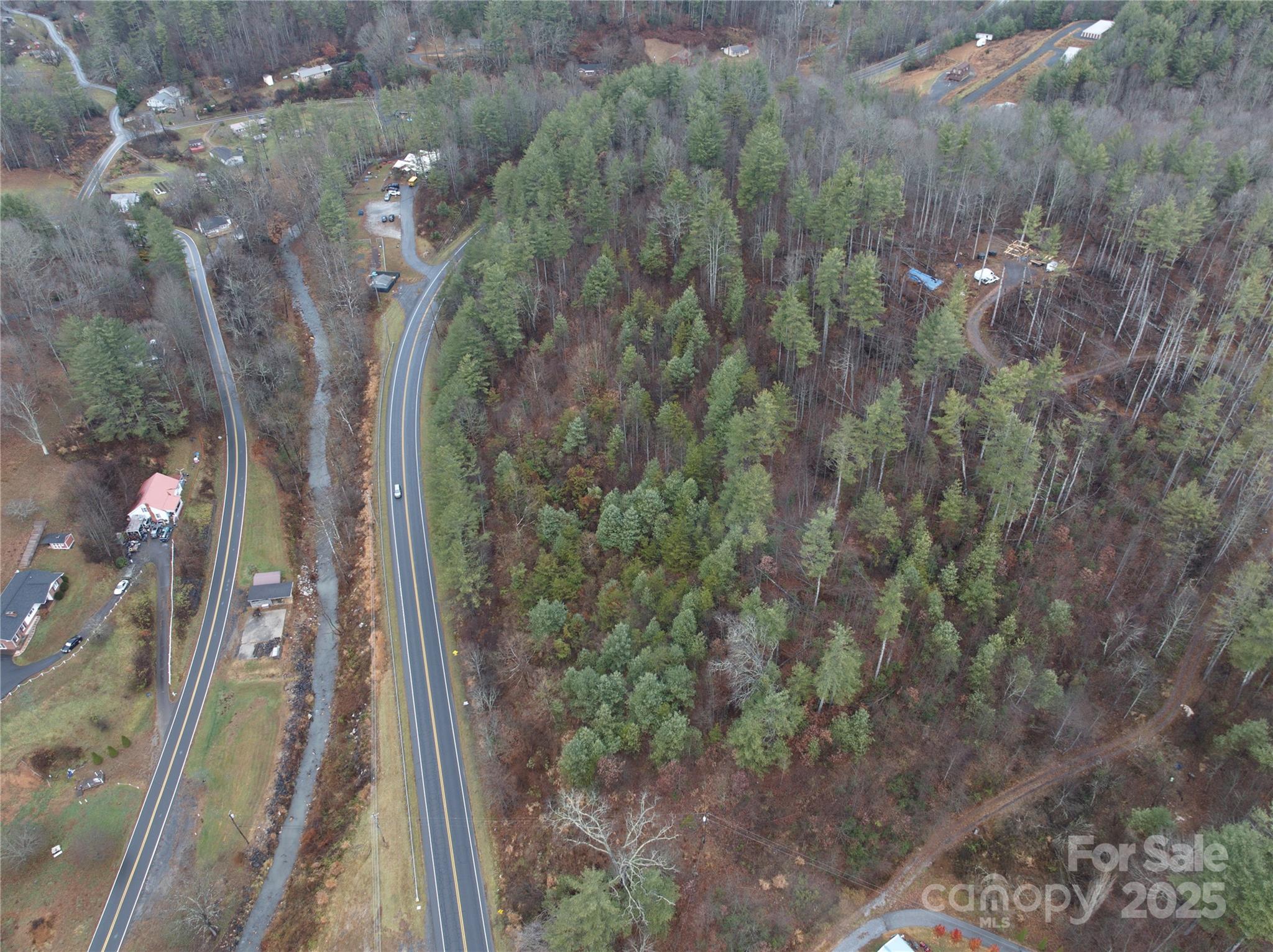 532 Pitman Road Bakersville, NC 28705 - Photo 8 of 11 a view of a yard from a corridor