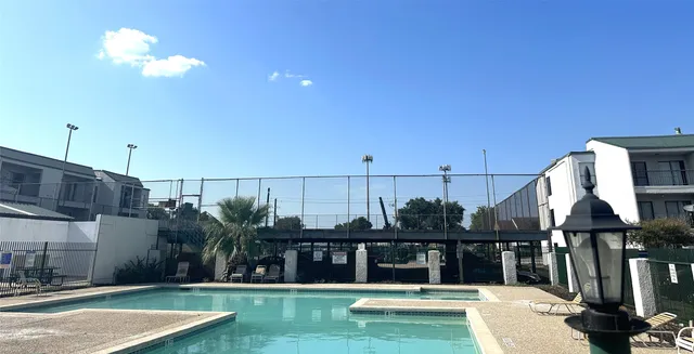 $393,000 | 2824 South Bartell Drive, Houston, TX 77054