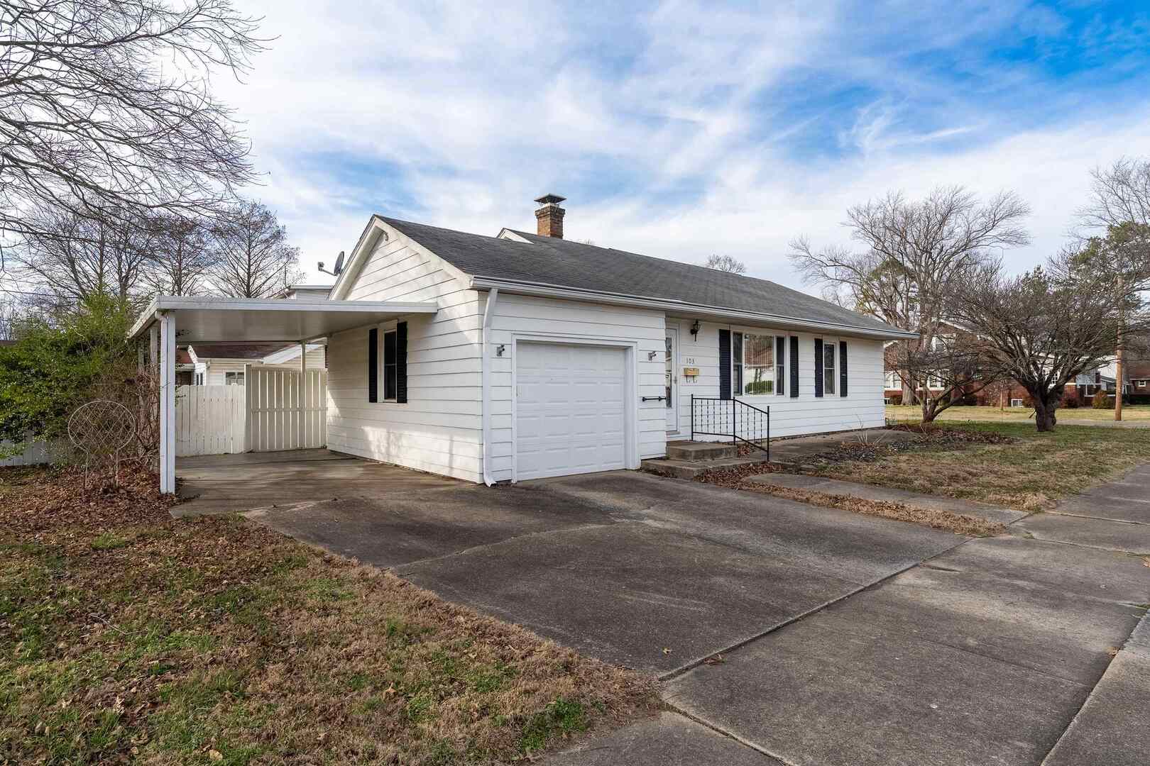 103 North 22nd Street Murphysboro, IL 62966 - Photo 2 of 23 a view of a house with a yard
