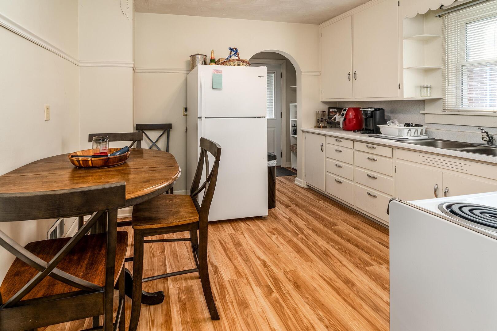 103 North 22nd Street Murphysboro, IL 62966 - Photo 9 of 23 a kitchen with a table chairs stove and refrigerator