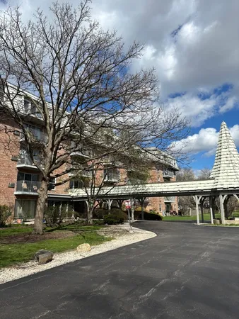 $208,000 | 5125 Blodgett Avenue, Unit 211T, Downers Grove, IL 60515
