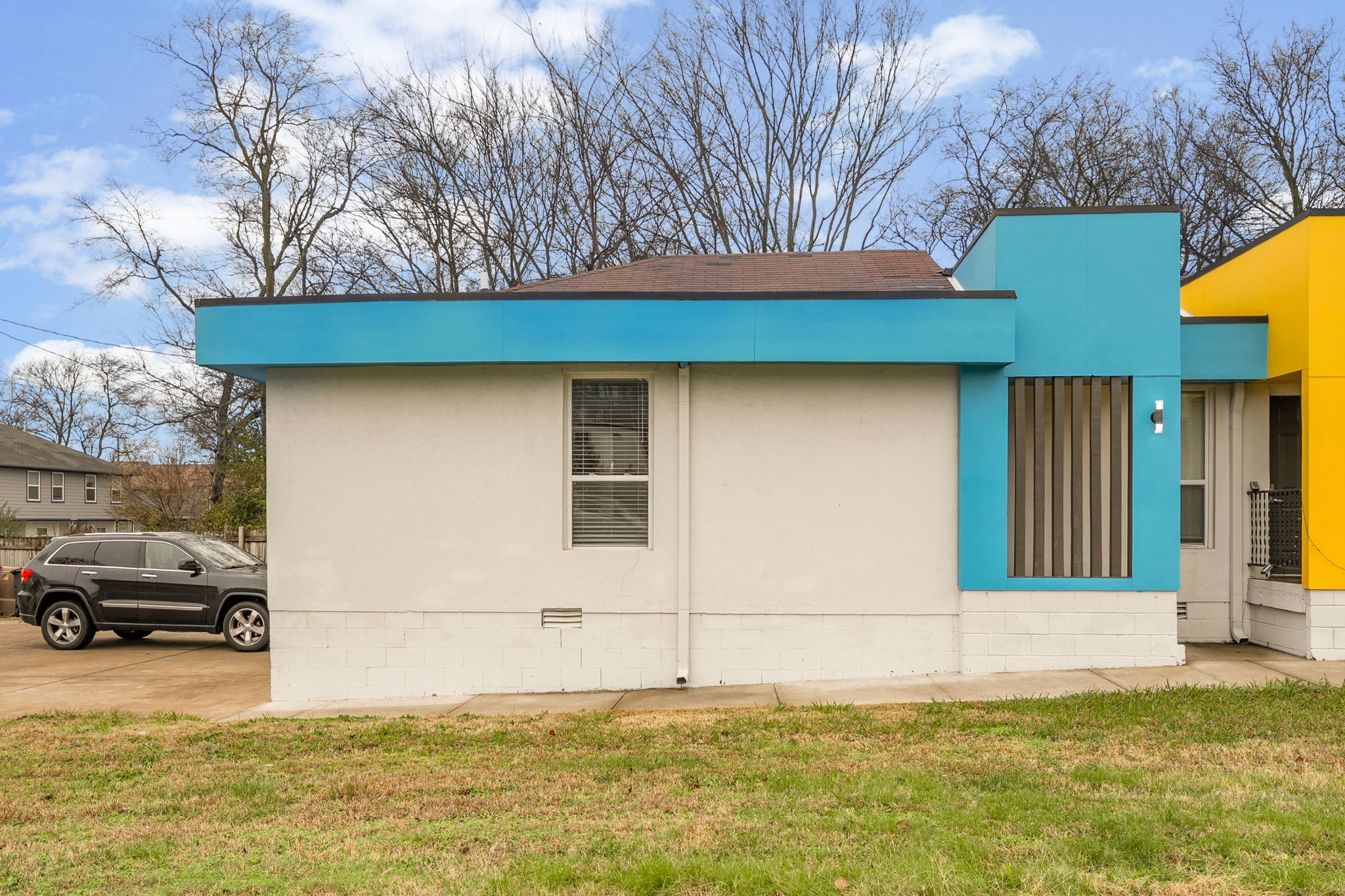 605 40th Avenue North, Unit E Nashville, TN 37209 - Photo 18 of 21 a view of a car garage