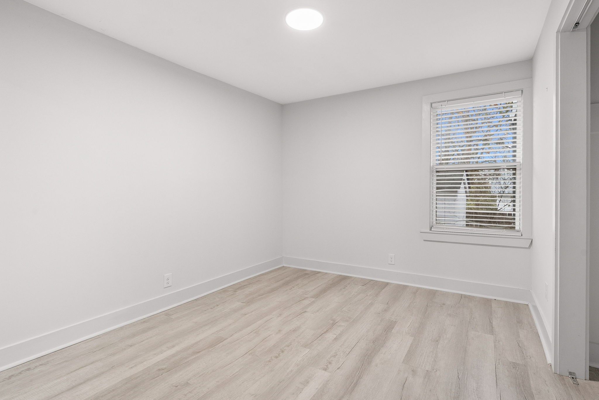 605 40th Avenue North, Unit E Nashville, TN 37209 - Photo 9 of 21 an empty room with a window