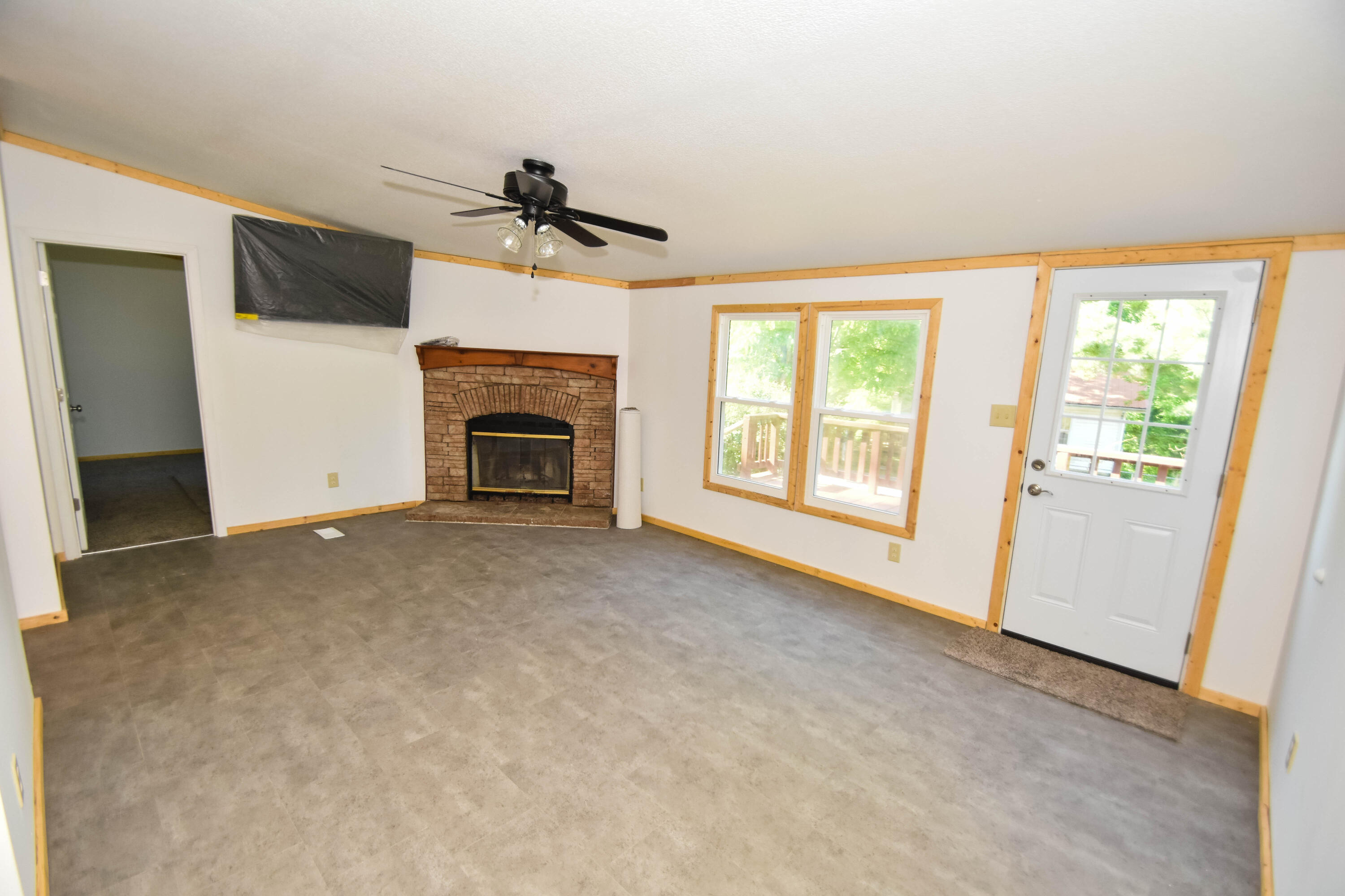 431 Upper Dry Fork Road McKee, KY 40447 - Photo 5 of 15 DSC_9308