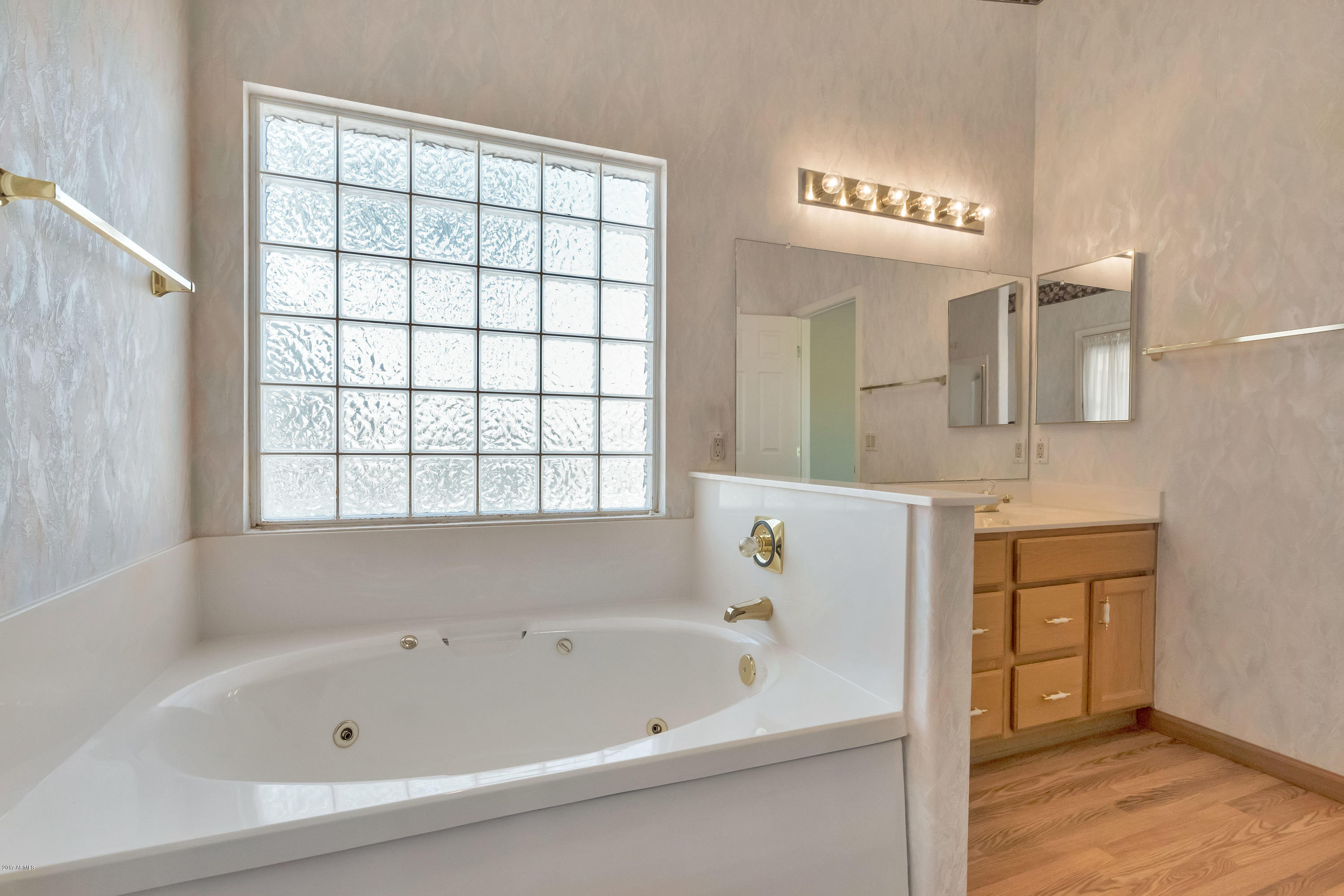 7759 East Decatur Circle Mesa, AZ 85207 - Photo 15 of 30 Jetted Master Tub