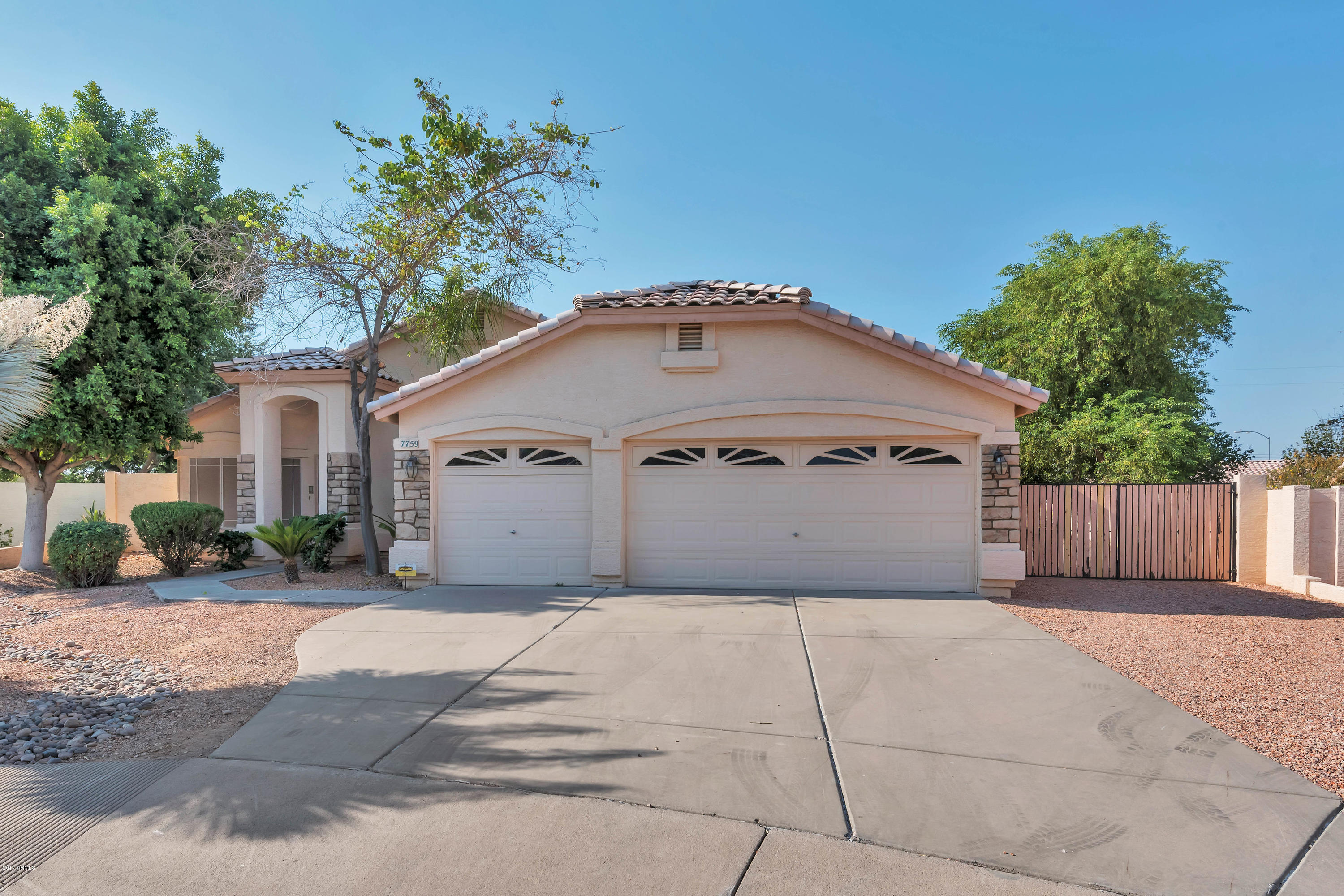 7759 East Decatur Circle Mesa, AZ 85207 - Photo 2 of 30 3-Car Garage