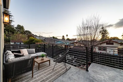 a view of entryway front of house