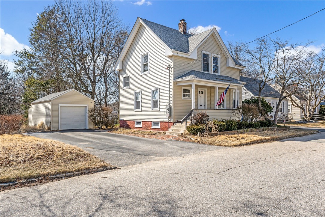 27 Hemlock Avenue Cranston, RI 02910 - Photo 2 of 36