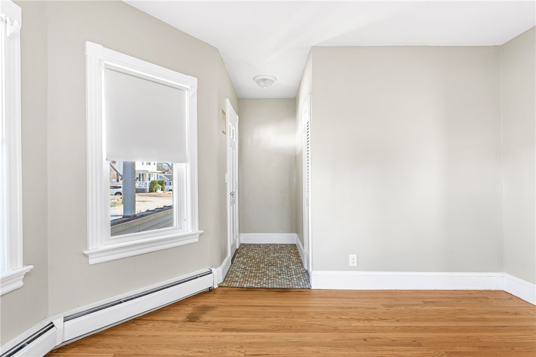 27 Hemlock Avenue Cranston, RI 02910 - Photo 4 of 36