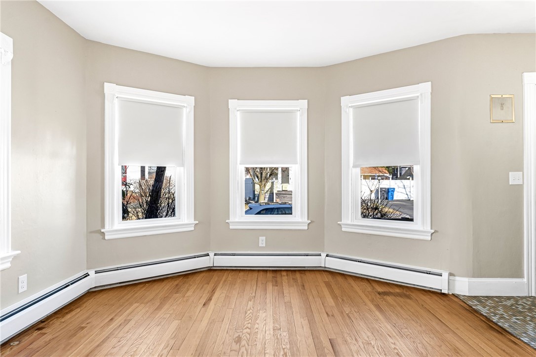 27 Hemlock Avenue Cranston, RI 02910 - Photo 5 of 36