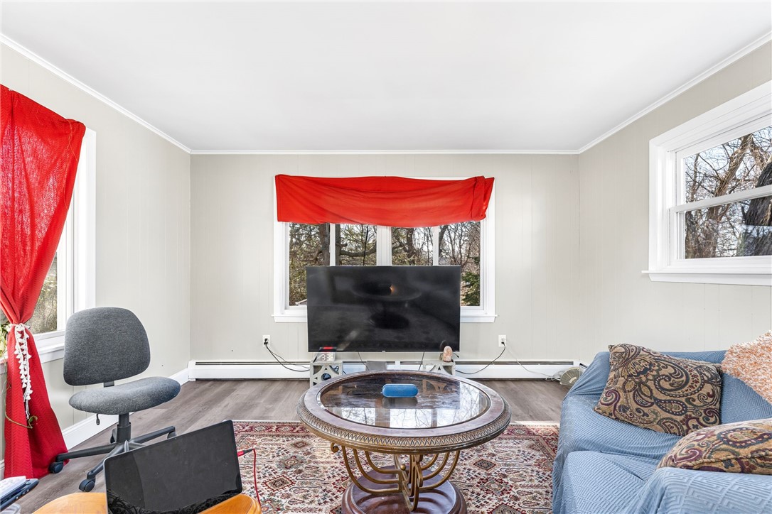 27 Hemlock Avenue Cranston, RI 02910 - Photo 9 of 36