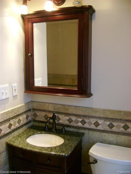 685 Vernier Road Grosse Pointe, MI 48236 - Photo 9 of 24 Custom Bath