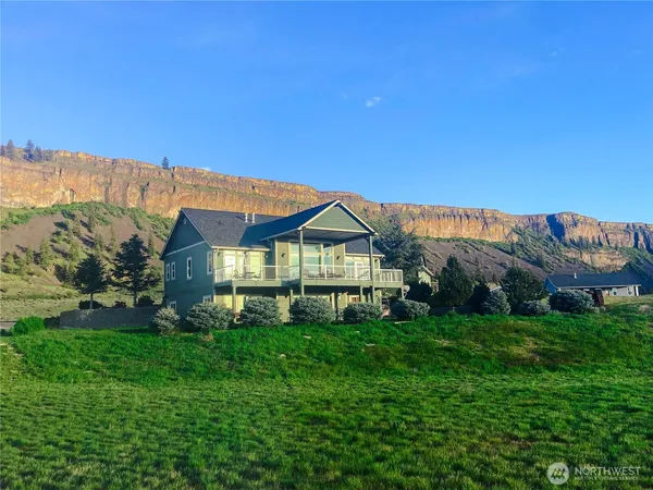 a view of a house with a big yard