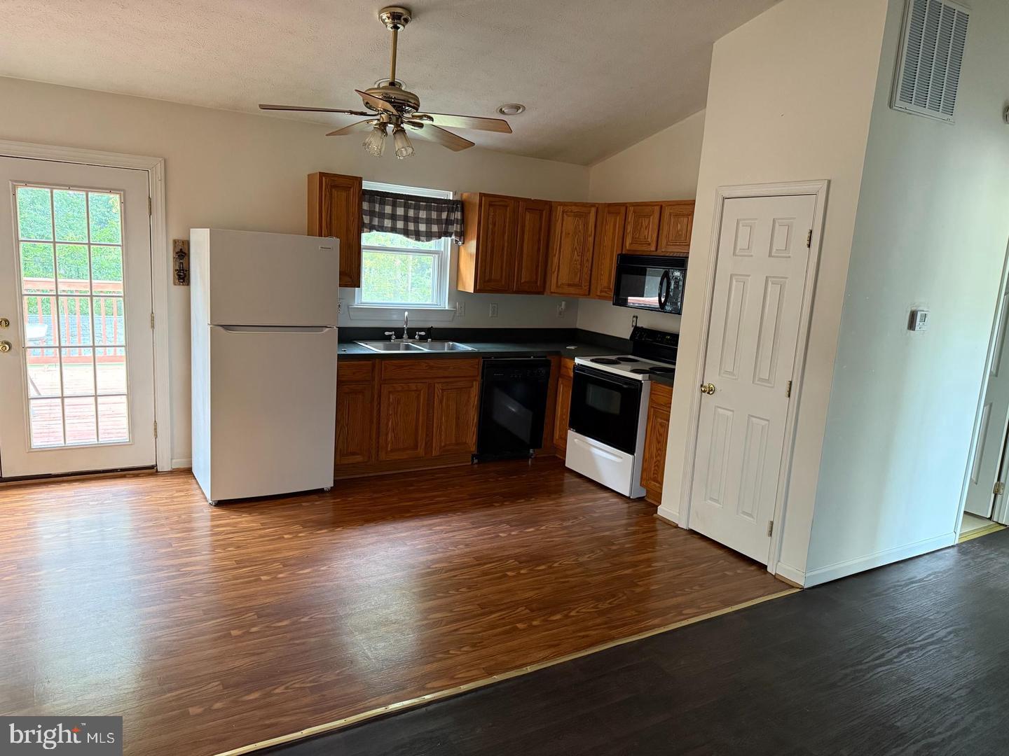 136 Cox Road, Unit B Huntingtown, MD 20639 - Photo 2 of 6 Gallery Image 2